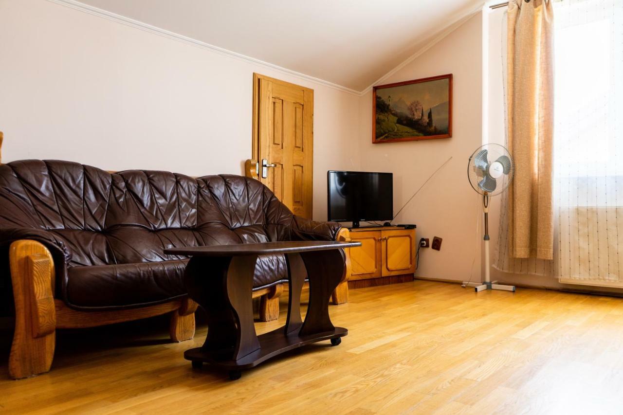 Hostel Villa Roma Lviv Eksteriør billede