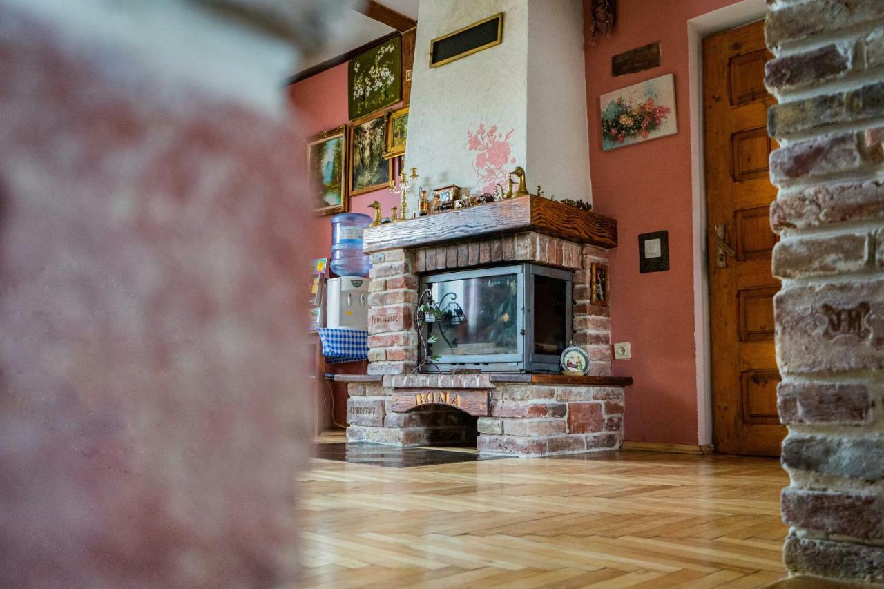 Hostel Villa Roma Lviv Eksteriør billede