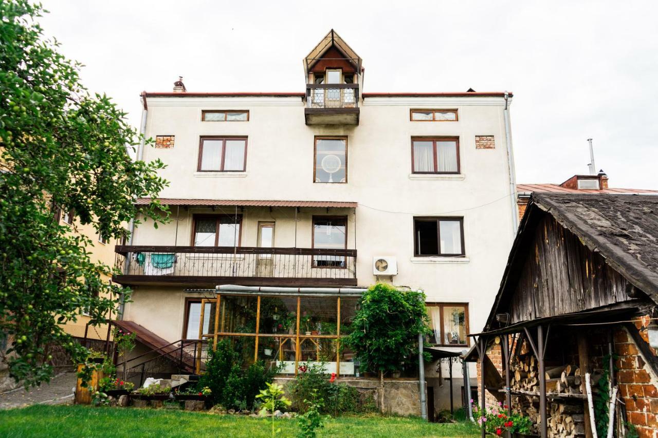 Hostel Villa Roma Lviv Eksteriør billede