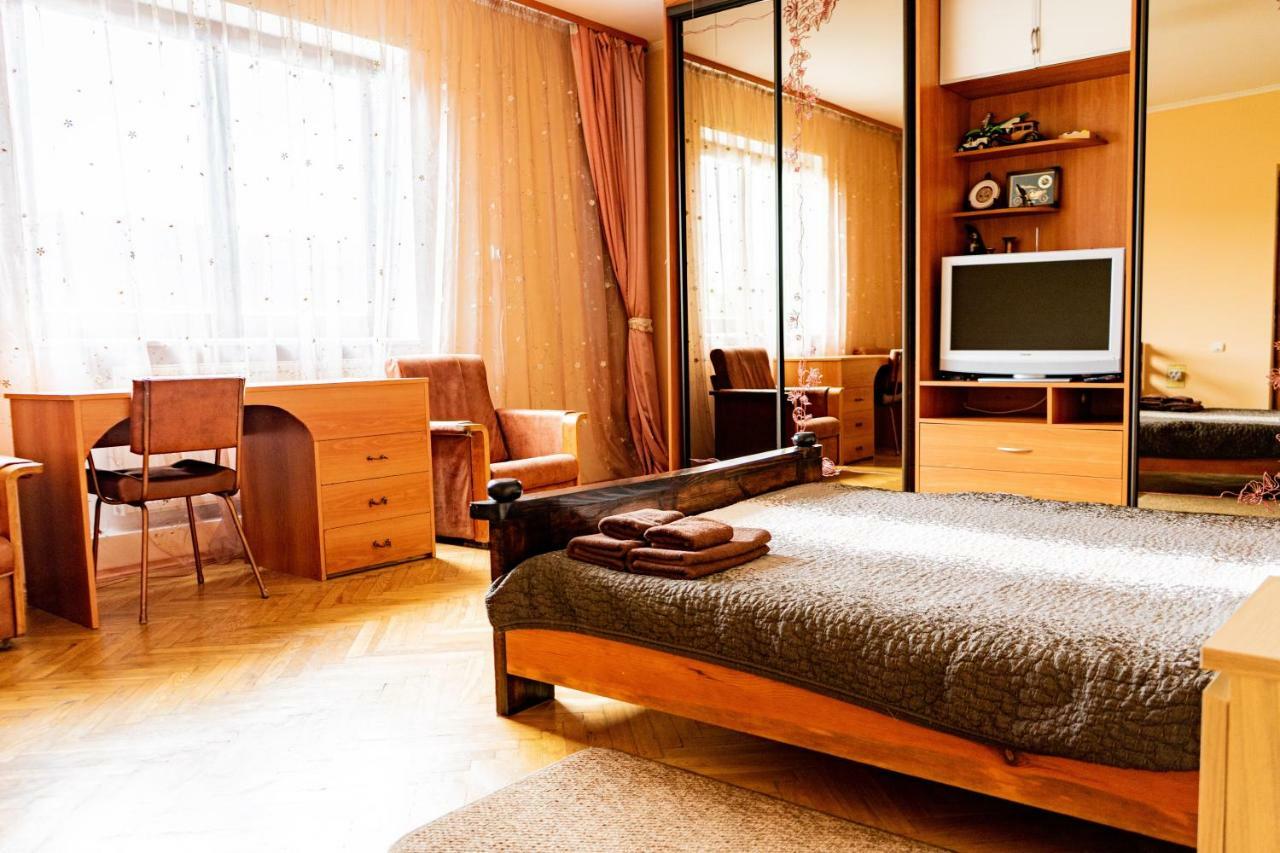 Hostel Villa Roma Lviv Eksteriør billede