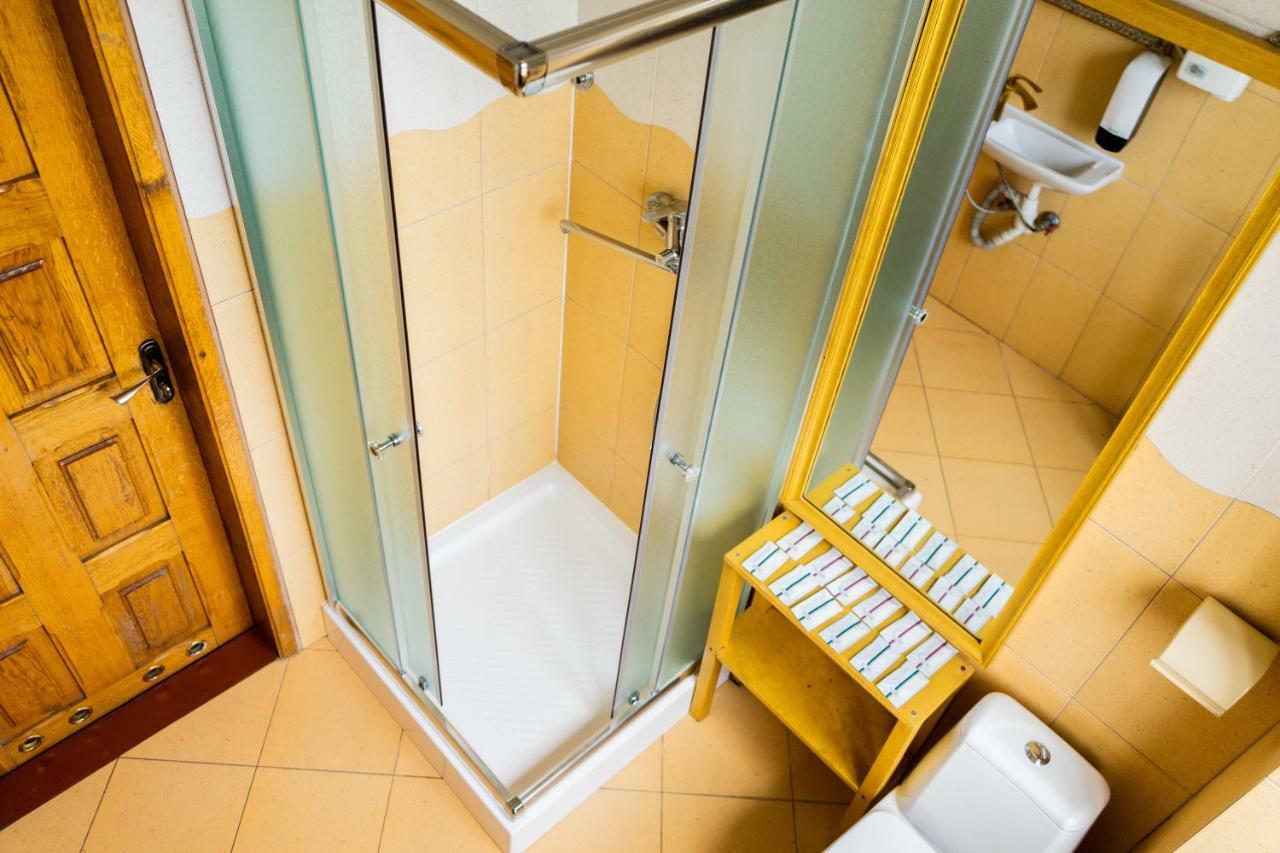 Hostel Villa Roma Lviv Eksteriør billede